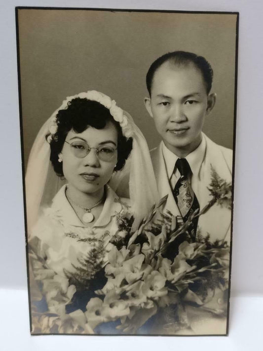 Vintage Asian Chinese Wedding Couple Bouquet Studio Portrait B&W Photo (P342)