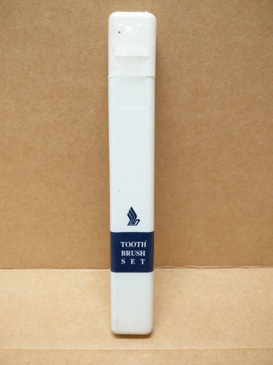 New Sealed Singapore Airlines SIA Tooth Brush Set Souvenir (A1369a)