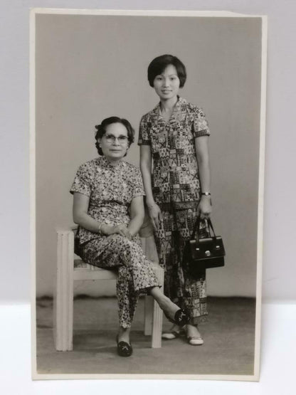 Vintage Asian Chinese Mother & Daughter Traditional Outfit Studio B&W Photo P376