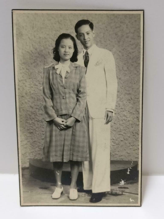 1950s Chinese Couple In Casual Smart Wear Studio Portrait B&W Postcard (P538)