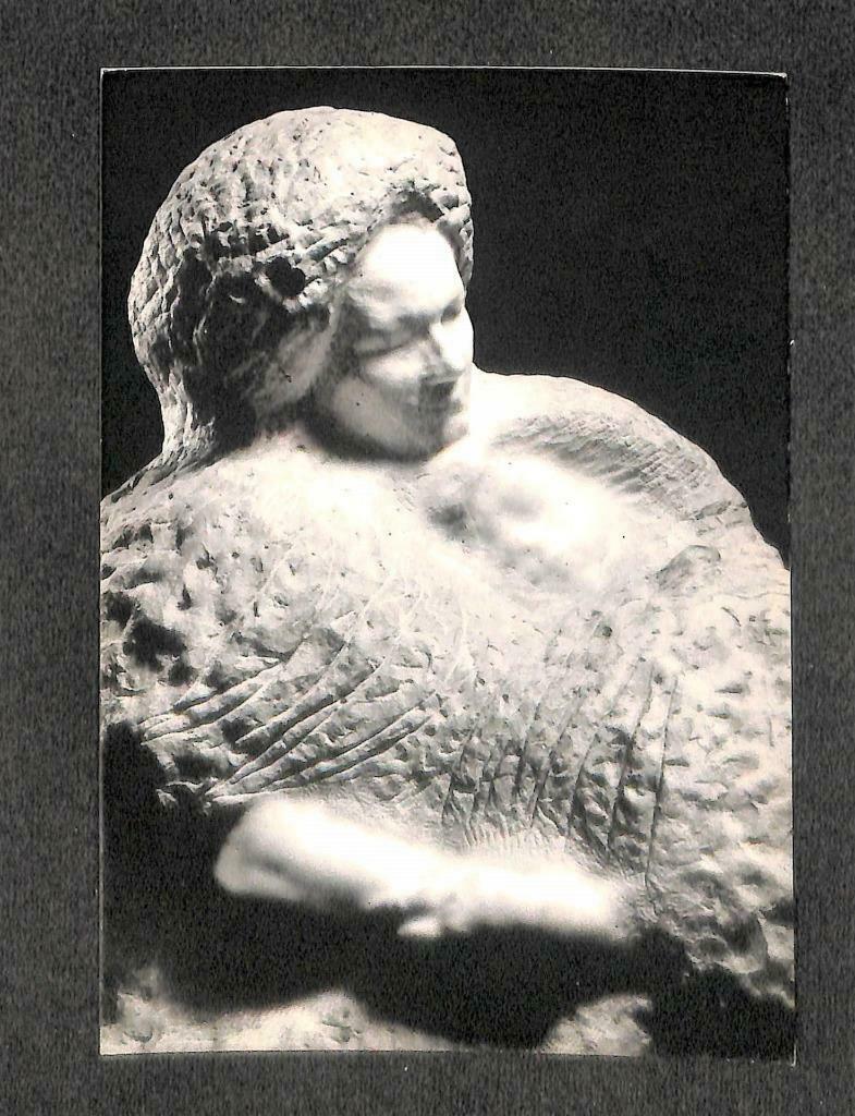 LUCKYPIGEON Mother and Daughter Dying Statue Sculpture Postcard (C1789)