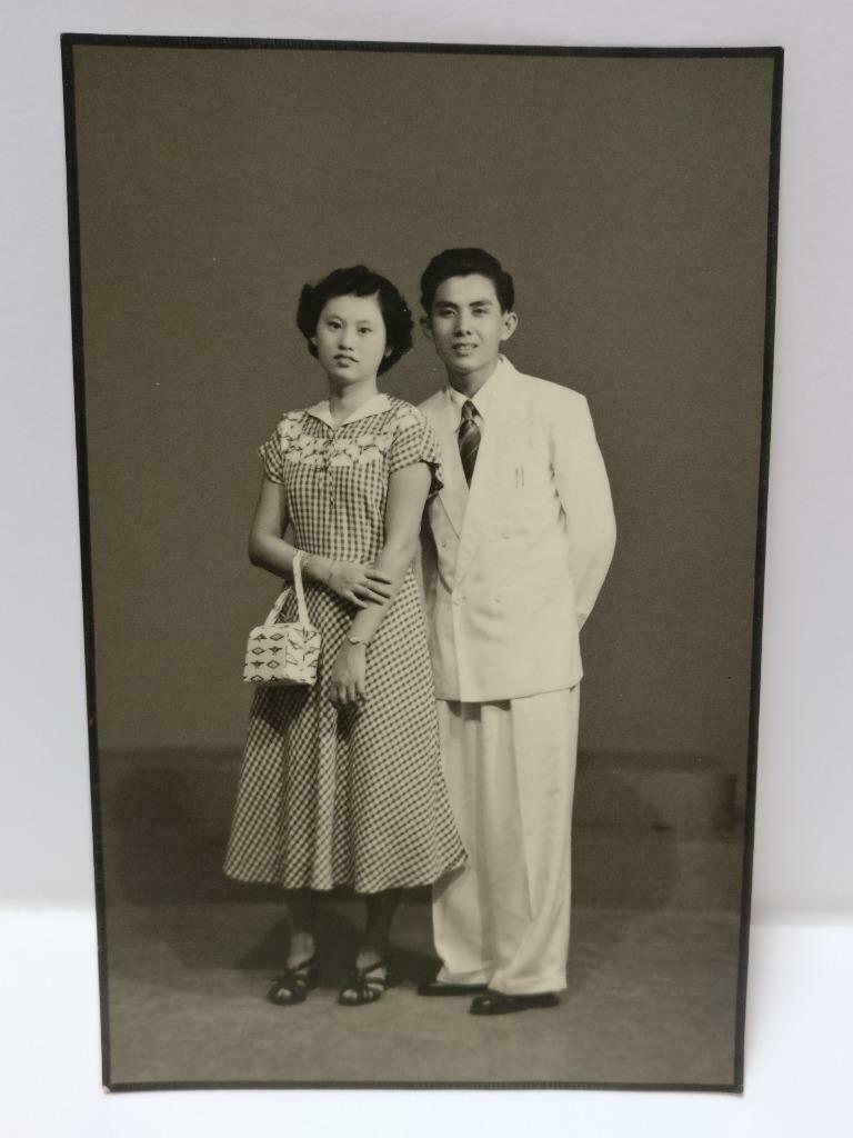 1952 Vintage Asian Chinese Couple Retro Dress Suit Tie Bag Studio B&W Photo P446