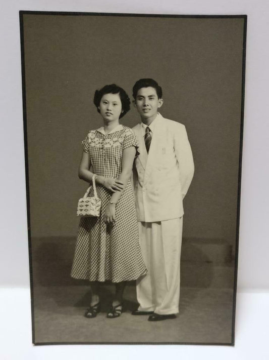 1952 Vintage Asian Chinese Couple Retro Dress Suit Tie Bag Studio B&W Photo P446