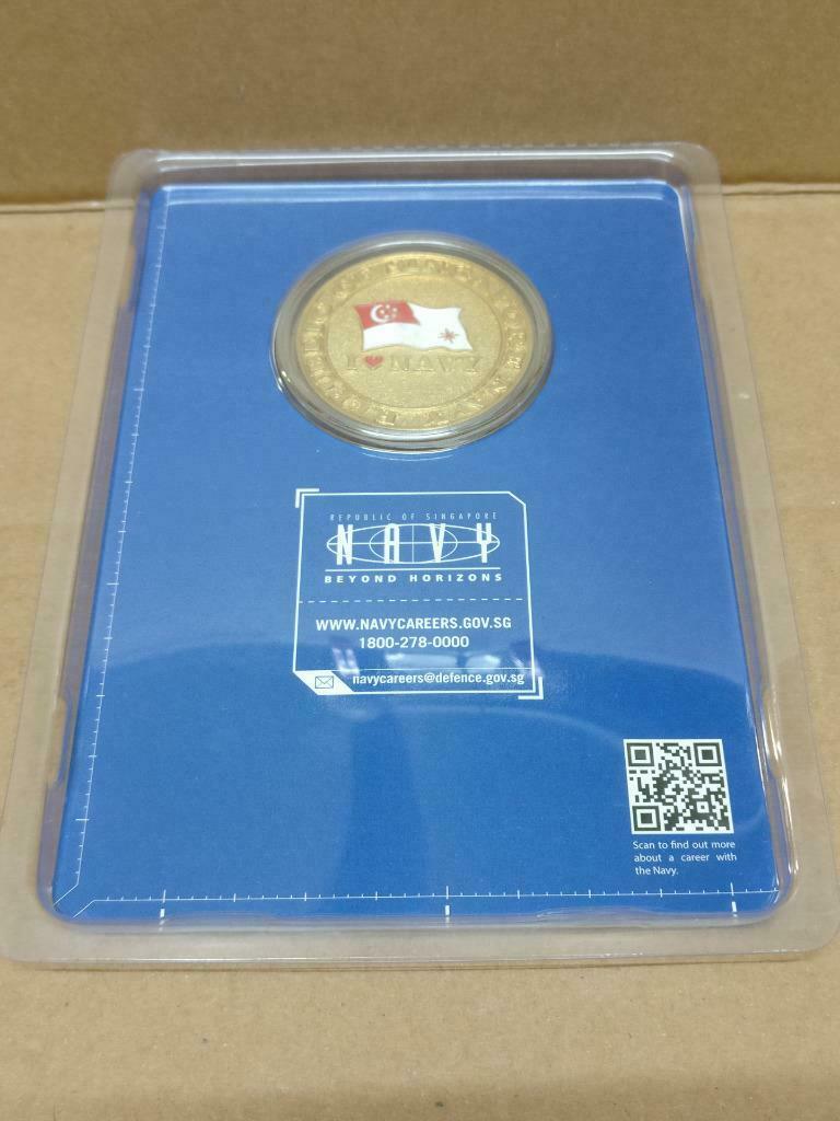Singapore Navy Naval Diver Gold Color Sourvenir Coin With Case (A1914)