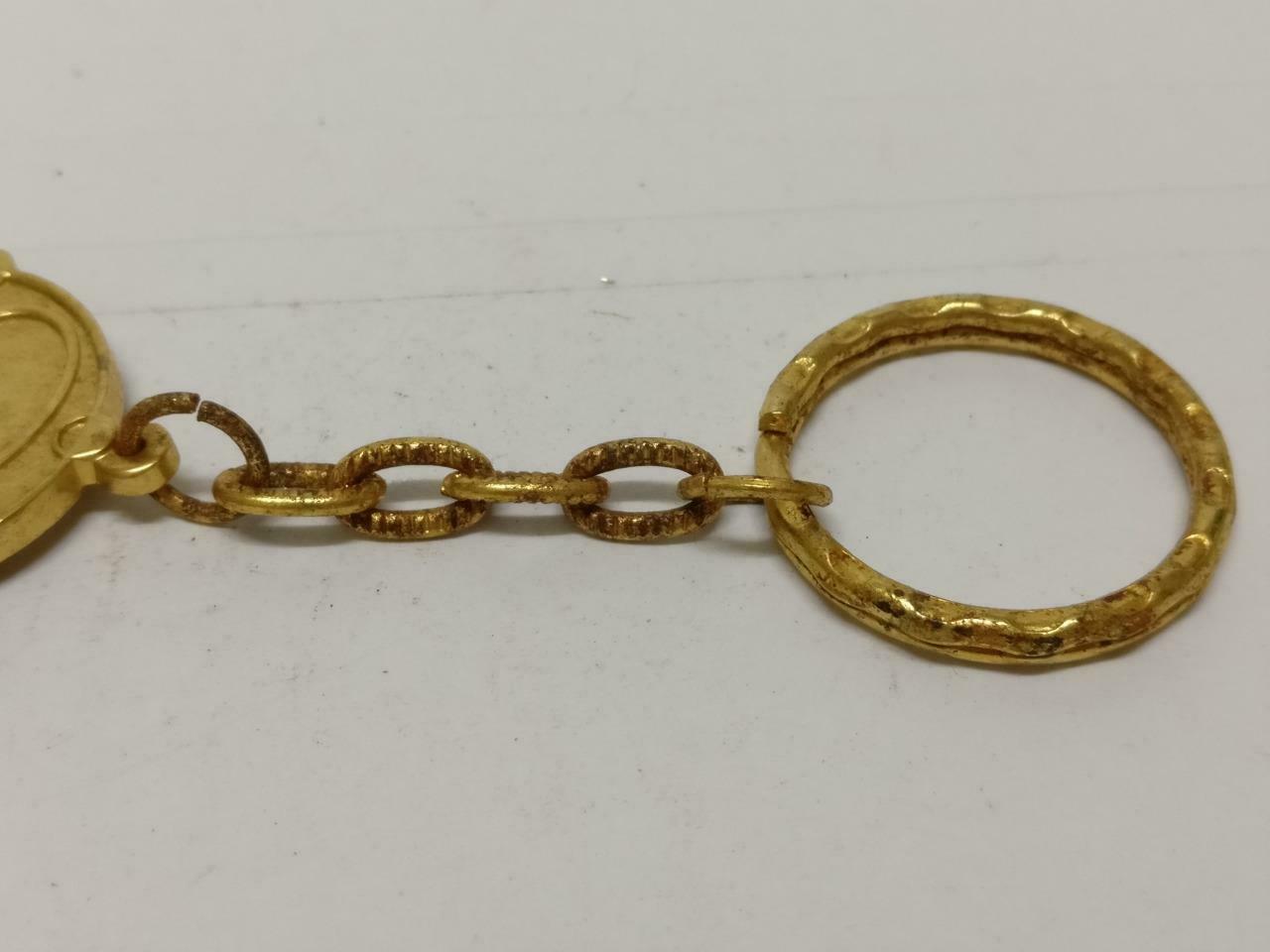 LP888 Rare Vintage Le Grand Palace Gold Tone Metal Souvenir Keychain Keyring F/S B678