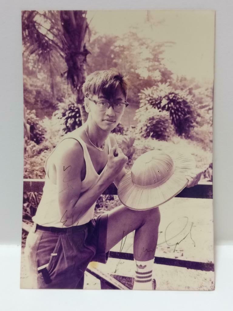 Vintage Singapore Actor 吴维贤 Wu Wei Xian Signed Autograph Photo F/S (P016)