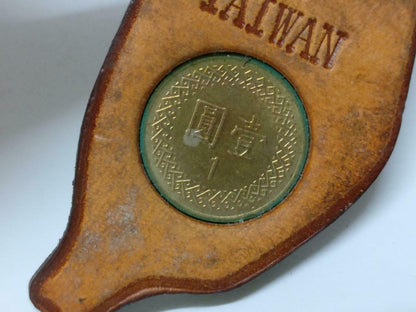 LP888 Vintage Taiwan Map Of Interest Coin Wooden Souvenir Keychain keyring F/S (B770)