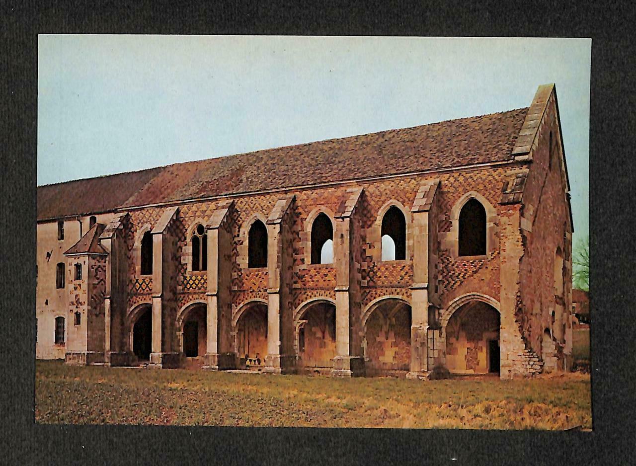 LUCKYPIGEON Abbaye Notre-Dame de Cîteaux Roman Catholic Postcard (C1779)