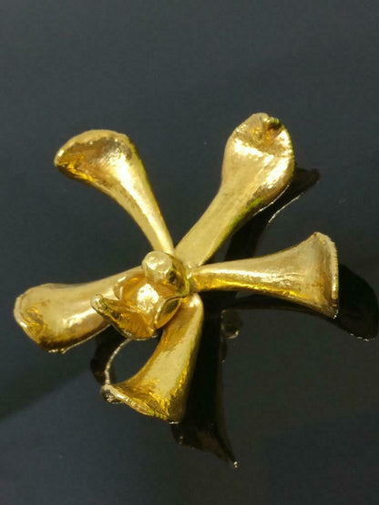 CJ888 Vintage Singapore RSIS Orchid Flower Gold Tone Ladies Pendant F/S (J826)