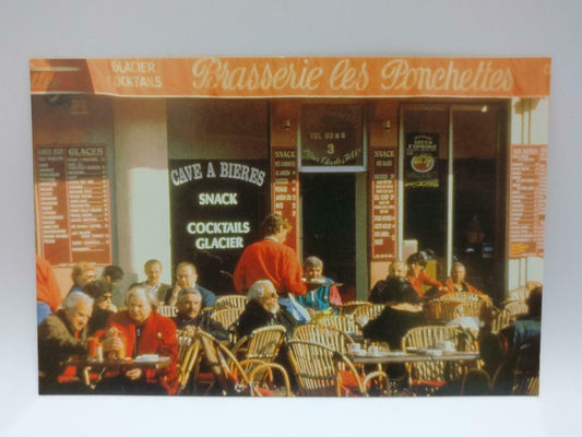 LUCKYPIGEON888 Sidewalk Cafe Eatery Customers Australia Postcard (E0013)