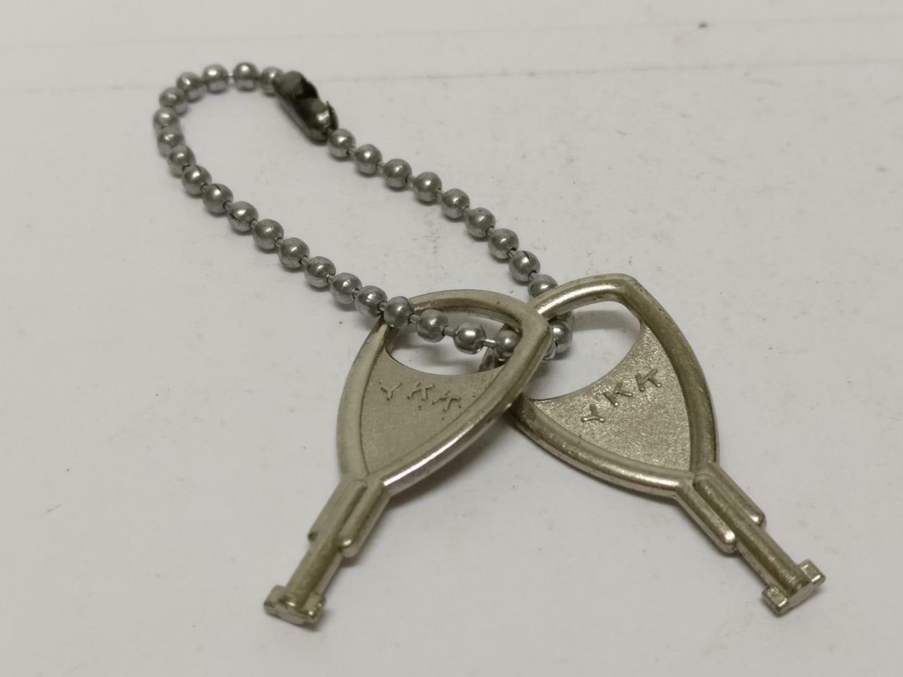 LP888 Rare Vintage Lock & Key Metal Bronze Souvenir Keychain Keyring F/S (B680)*
