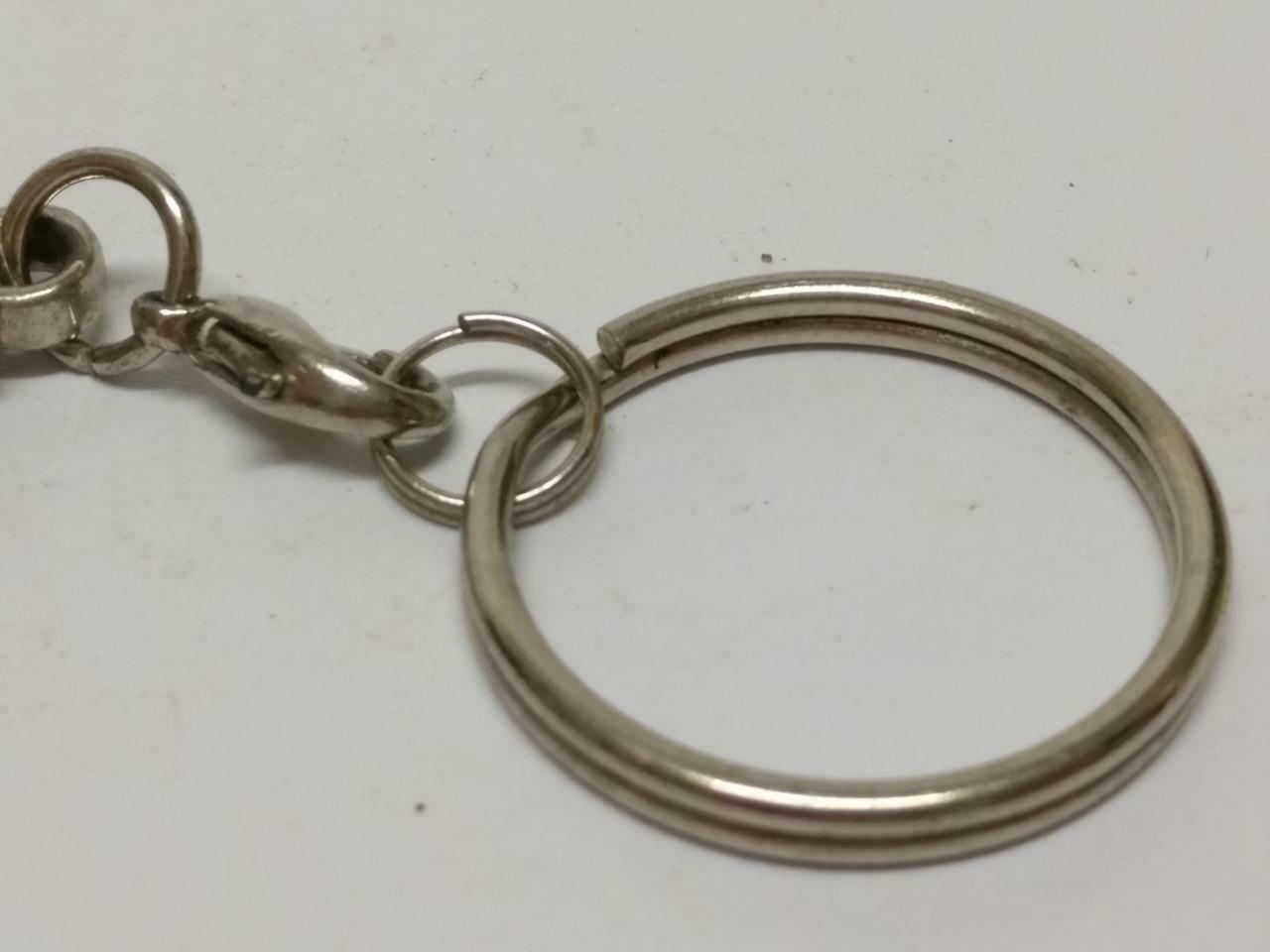 LP888 Cute Cartoon Berry Shape Silver Tone Metal Souvenir Keychain Keyring F/S (B703)