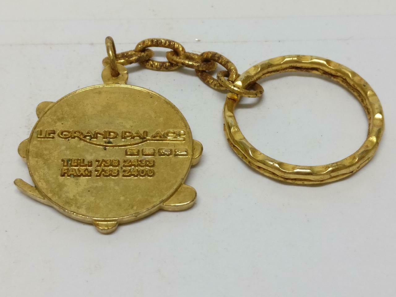 LP888 Rare Vintage Le Grand Palace Gold Tone Metal Souvenir Keychain Keyring F/S B678
