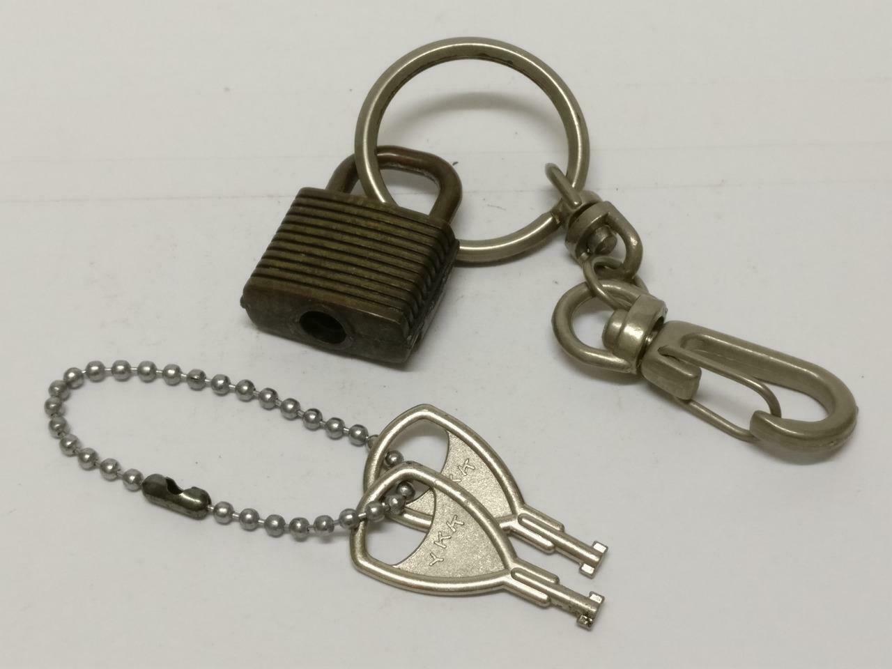 LP888 Rare Vintage Lock & Key Metal Bronze Souvenir Keychain Keyring F/S (B680)*