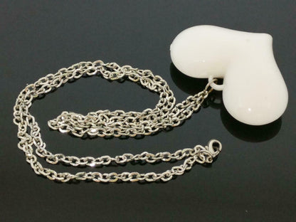 Vintage Beautiful White Acrylic Heart Pendant Silver Tone Necklace F/S (J624)