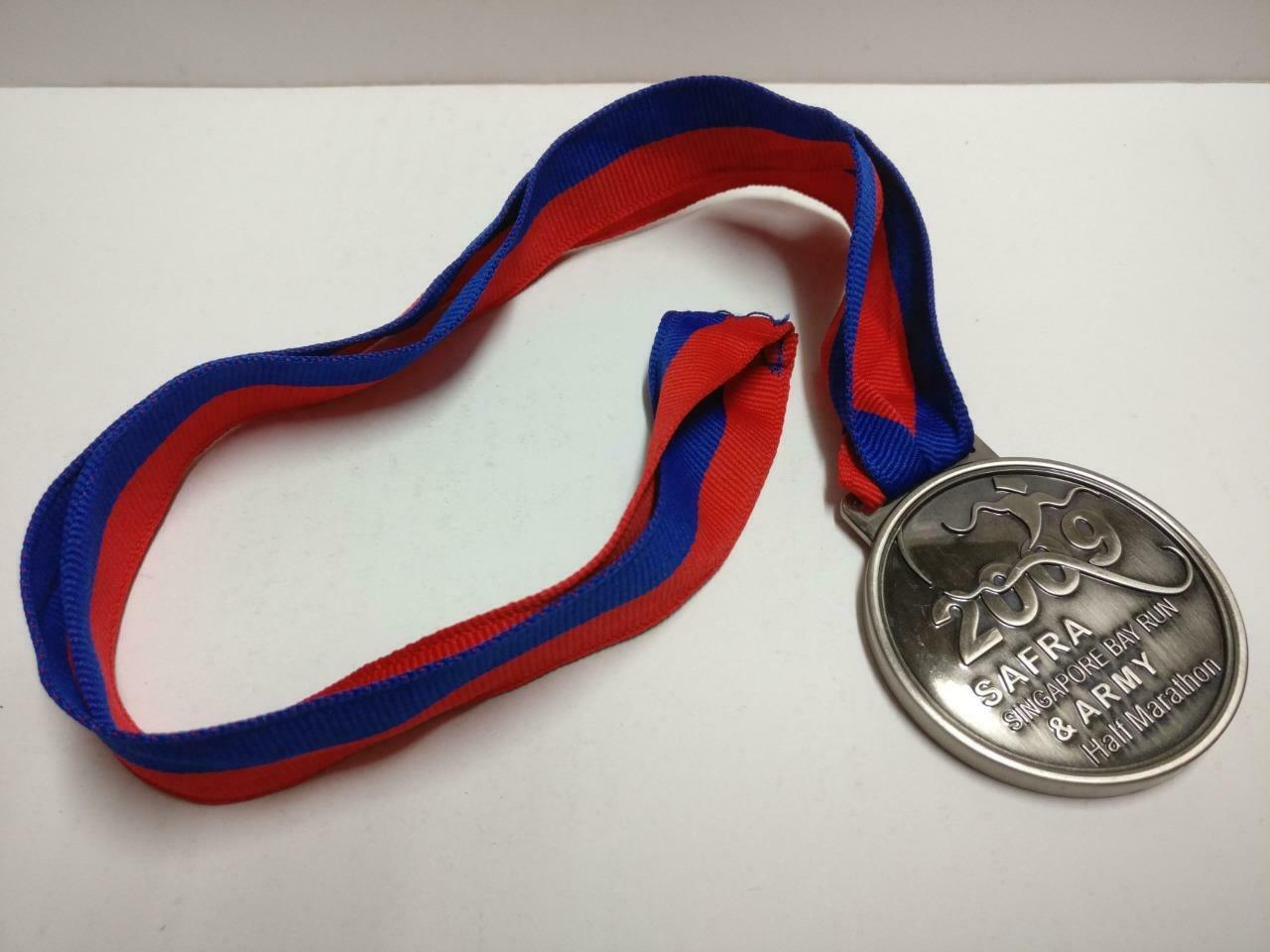 Safra Singapore Bay Run & Army Half Marathon 2009 10KM Finisher Medal (C083)