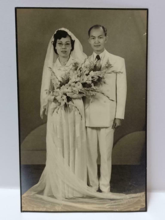 Vintage Asian Chinese Wedding Couple Bouquet Studio Portrait B&W Photo (P343)