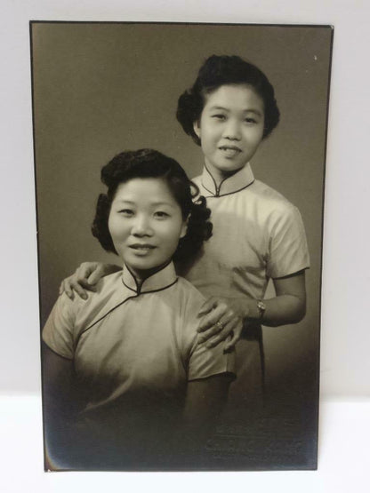 Vintage Asian Chinese Beautiful Sisters Smiling Outfits Studio B&W Photo (P422)