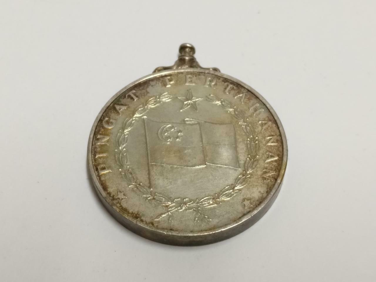 Rare Singapore Majulah Singapura Pingat Perta Hanan Silver Medal Pin Badge C074