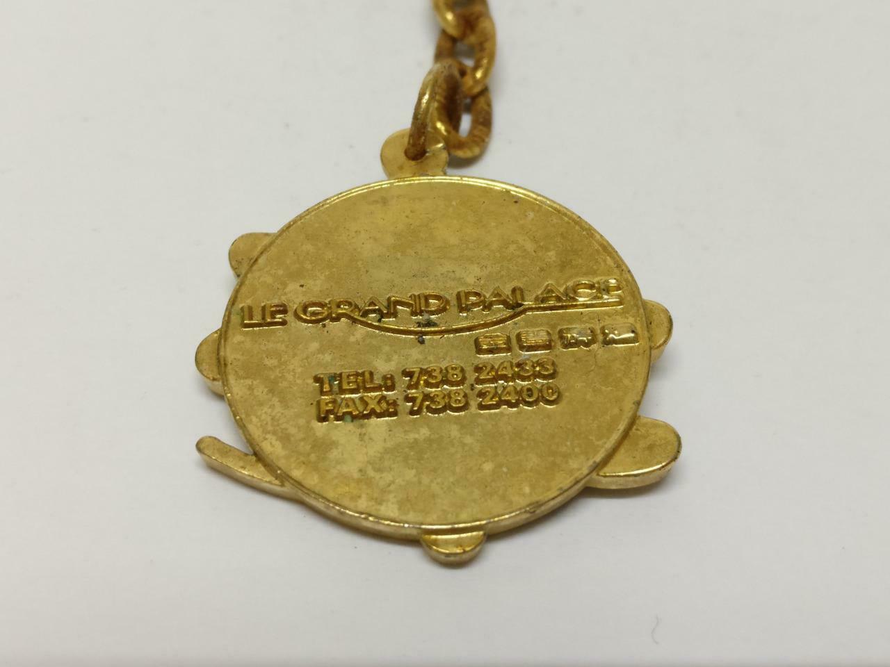 LP888 Rare Vintage Le Grand Palace Gold Tone Metal Souvenir Keychain Keyring F/S B678