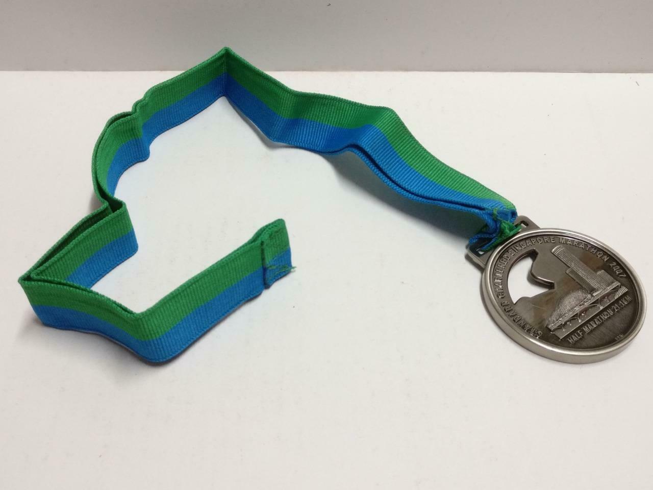 Singapore Standard Chartered Half Marathon 2007 21.1KM Running Medal (C085)