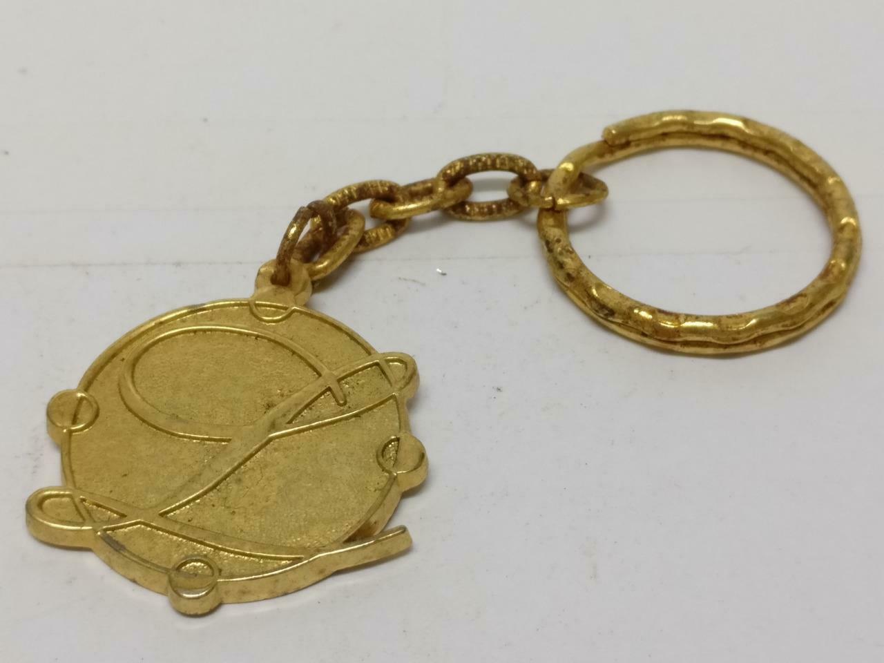 LP888 Rare Vintage Le Grand Palace Gold Tone Metal Souvenir Keychain Keyring F/S B678