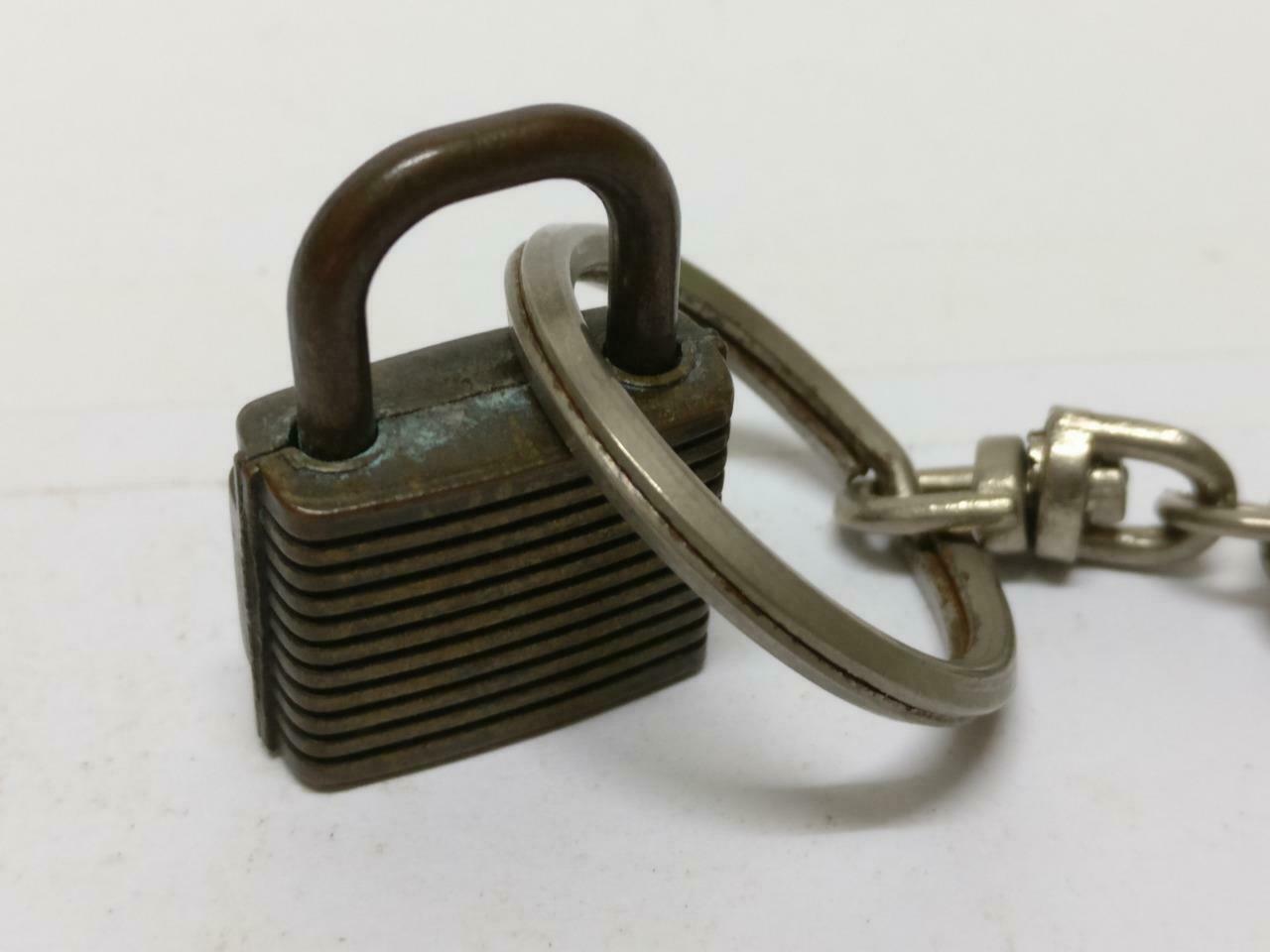 LP888 Rare Vintage Lock & Key Metal Bronze Souvenir Keychain Keyring F/S (B680)*