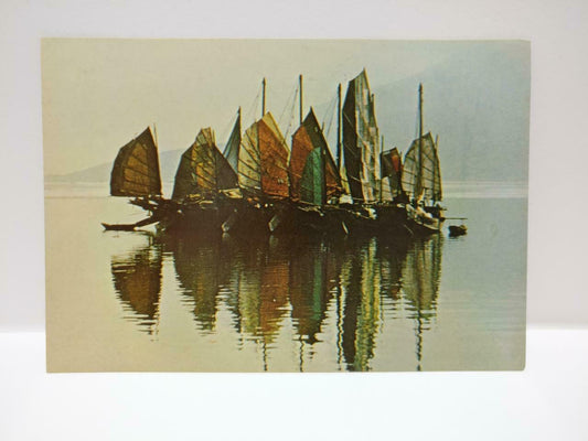 Vintage Hong Kong Chinese Junk Boats Sea View Landscape Color Postcard (P566)