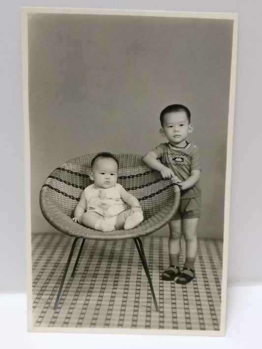 1950 Asian Chinese Siblings Cute Baby Retro Chair Studio Portrait B&W Photo P293