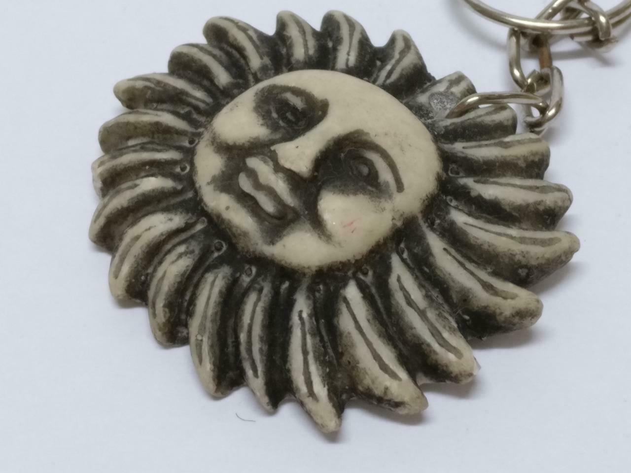 LP888 Rare Vintage Handmade Art Sun Carving Wood Sculpture Keychain Keyring F/S B750