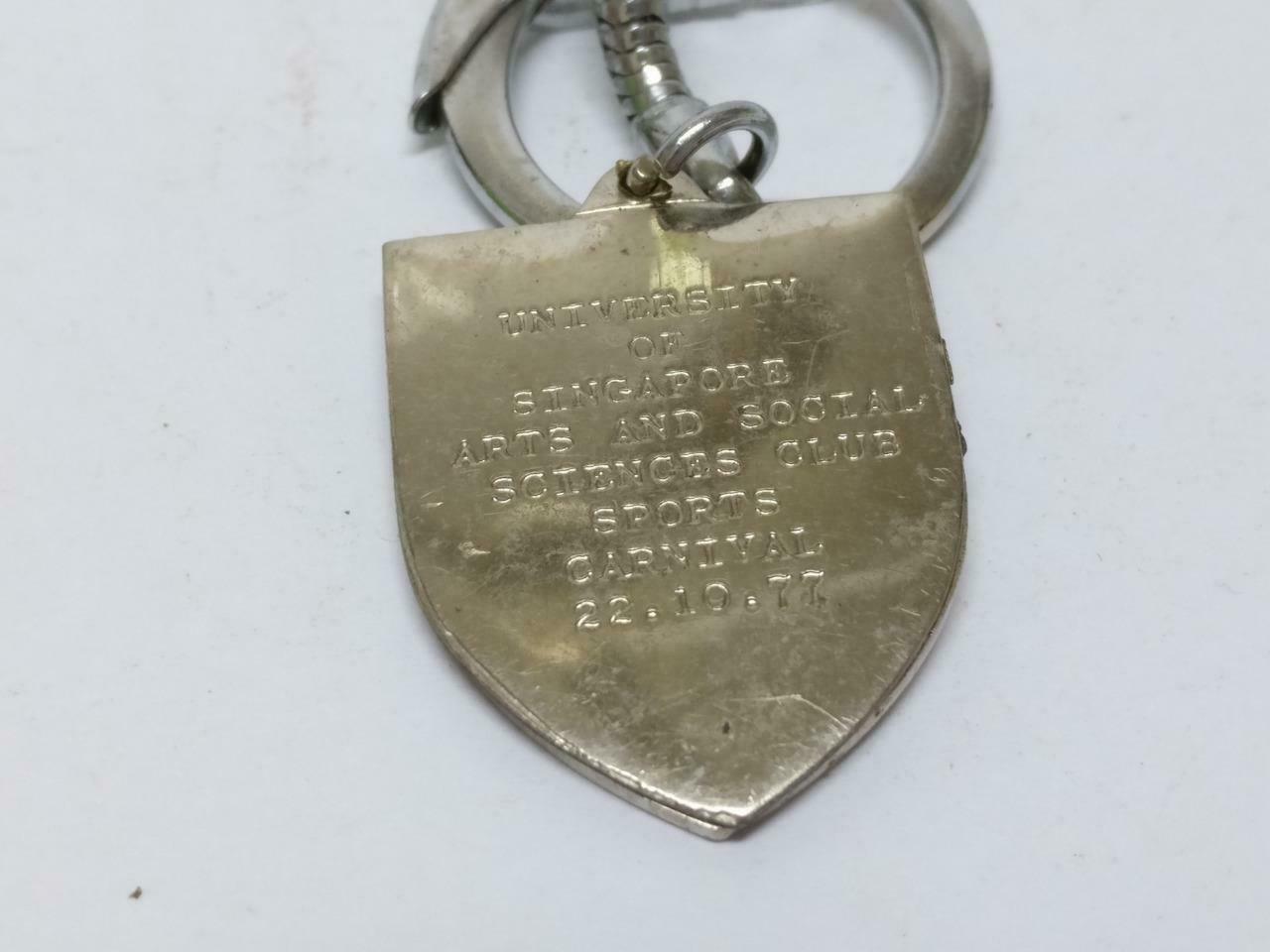 LP888 Rare 1977 University Of Singapore Sports Metal Lion Keychain Keyring F/S (B666)