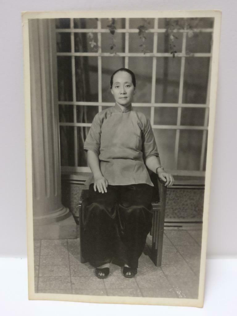 Vintage Asian Chinese Lady Sitting On A Chair Retro Studio B&W Photo (P460)