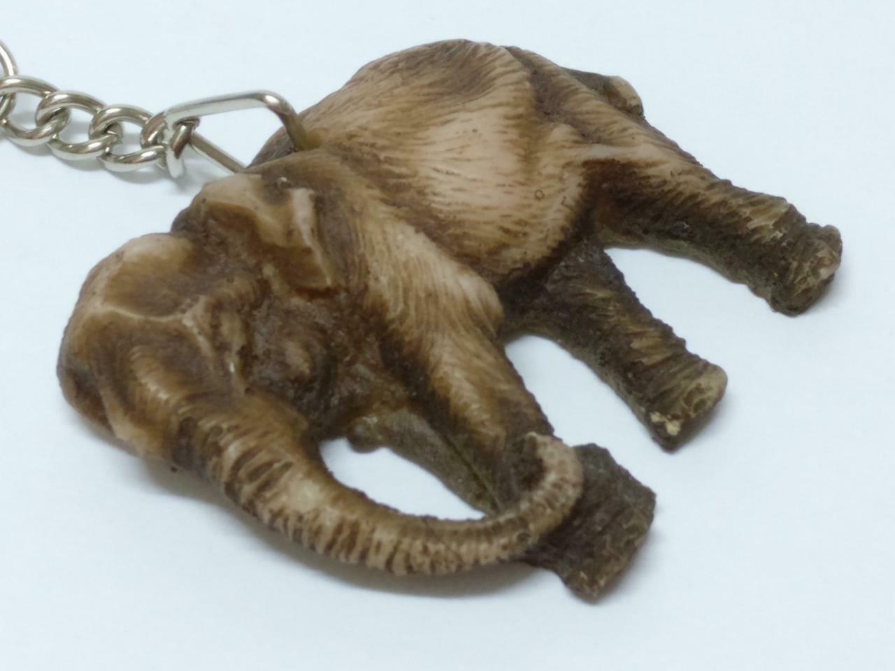 LP888 Vintage Handmade Mini Brown Wood Sculpture Elephant Keychain Keyring F/S (B747)