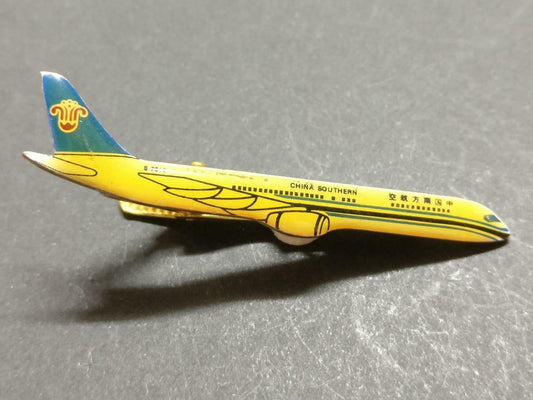 Vintage China Southern Airlines Airplane Gold Tone Tie Pin Clip Souvenir B862