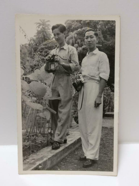 1950 Vintage Overseas Chinese Man Camera Take Photo On Garden Plants B&W  (P471)