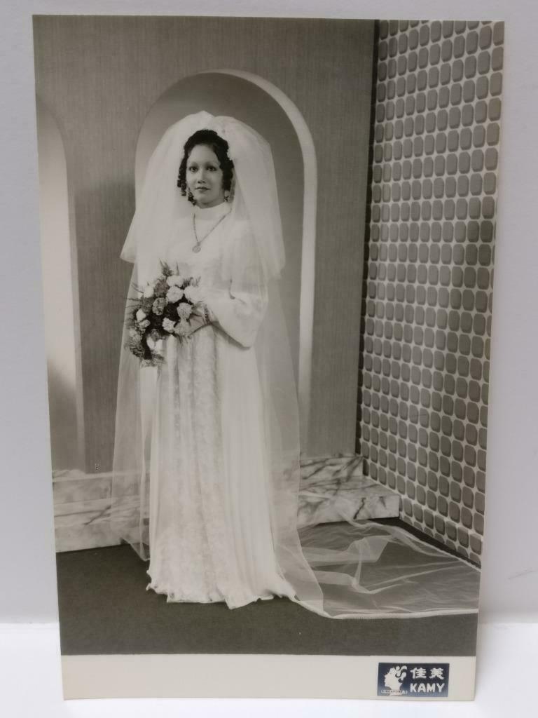 Vintage Asian Chinese Lady Wedding Bride Bouquet Studio Portrait B&W Photo P355