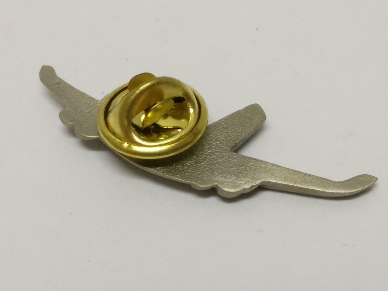 Vintage Rare SIA Singapore Airlines Aeroplane Silver Tone Metal Pin Badge A1851