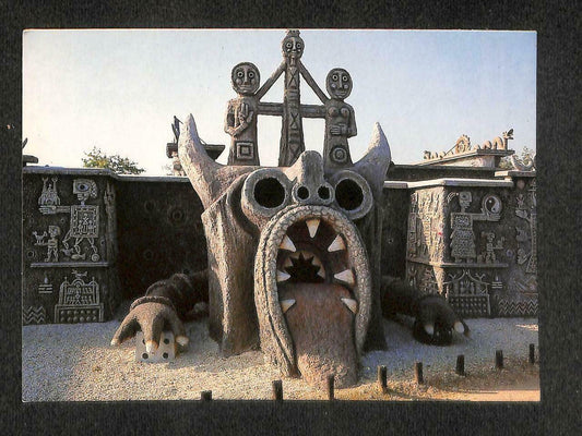 LUCKYPIGEON Robert Tatin France Stone Sculpture Le Dragon Postcard (C1629)