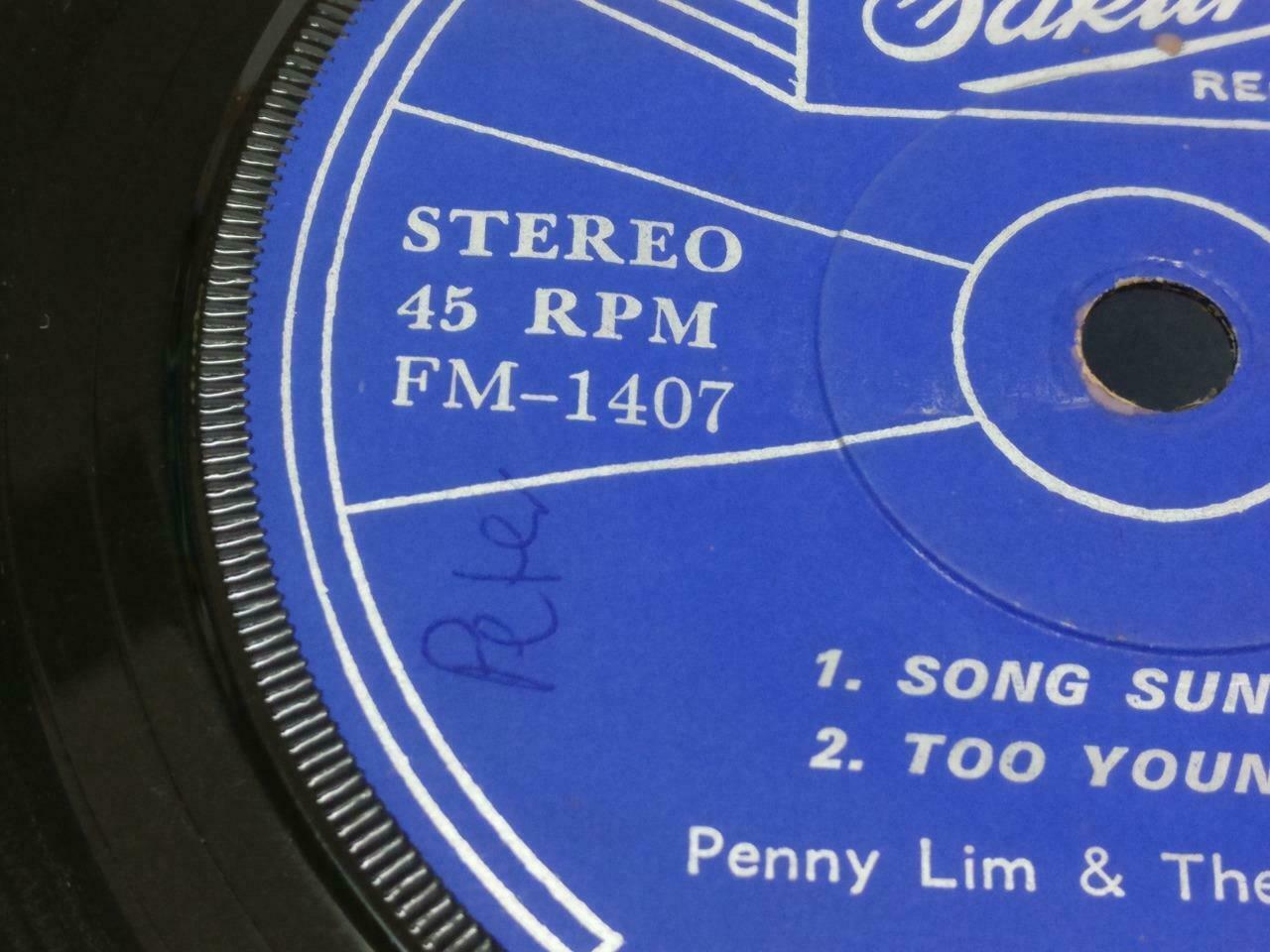 Rare Singapore Penny Lim & The Silverstones Black & White English EP 7" (EP032)