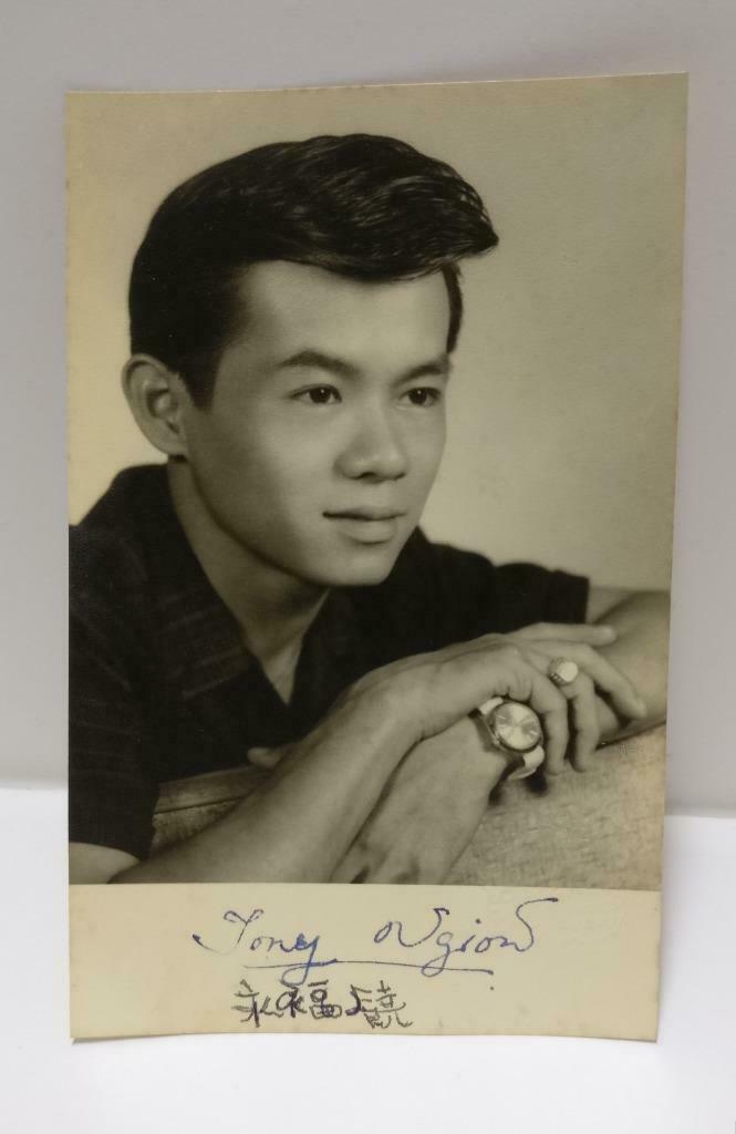 Vintage China HK Chinese Handsome Actor Studio Signed Autograph B&W Photo (P257)