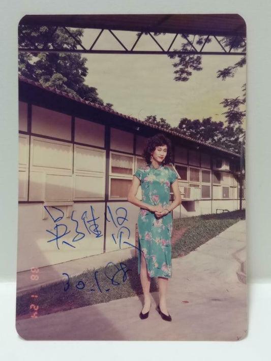 Vintage Singapore Actor 吴维贤 In Cheongsam Signed Autograph Photo F/S (P025)