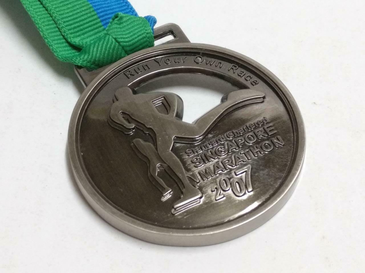 Singapore Standard Chartered Half Marathon 2007 21.1KM Running Medal (C085)