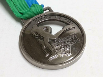 Singapore Standard Chartered Half Marathon 2007 21.1KM Running Medal (C085)