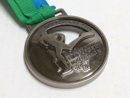 Singapore Standard Chartered Half Marathon 2007 21.1KM Running Medal (C085)