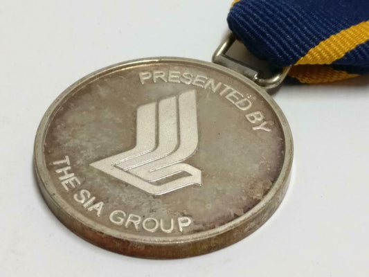 Rare Singapore Airlines SIA Long Service Award 30 Years Medal Pin Badge (C069)