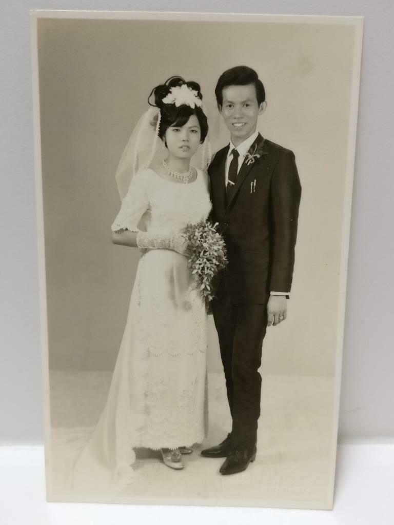 Vintage Asian Wedding Couple Bride Groom Bouquet Studio Portrait B&W Photo P327