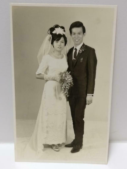 Vintage Asian Wedding Couple Bride Groom Bouquet Studio Portrait B&W Photo P327