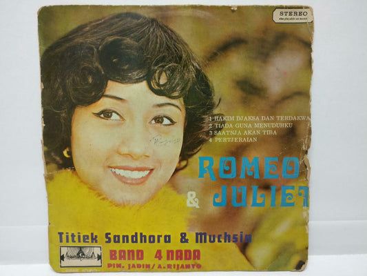 Indonesia Malay Titiek Sandhora & Muchsin & Band 4 Nada 45 RPM EP 7" (EP372)