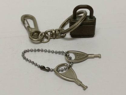 LP888 Rare Vintage Lock & Key Metal Bronze Souvenir Keychain Keyring F/S (B680)*