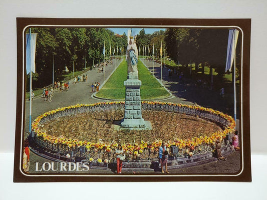 Vintage Lourdes The Crown Virgin Statue Tourist Attraction Color Postcard (P576)